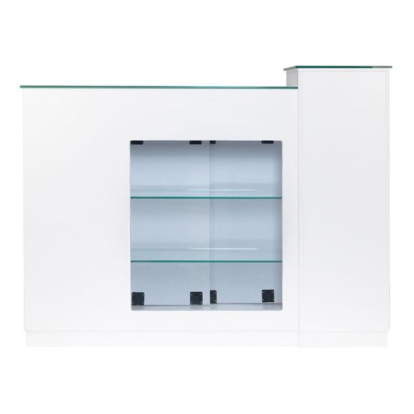 Empfangstheke in weiß mit integrierter Glasvitrine